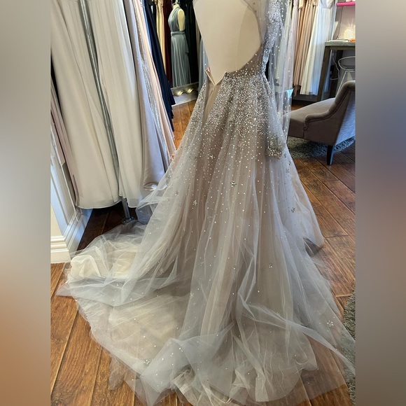 STUNNING HAYLEY PAIGE WEDDING DRESS - Picture 3 of 3